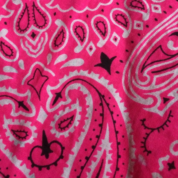 🚫SOLD Neon bright pink bandana - Picture 4 of 4