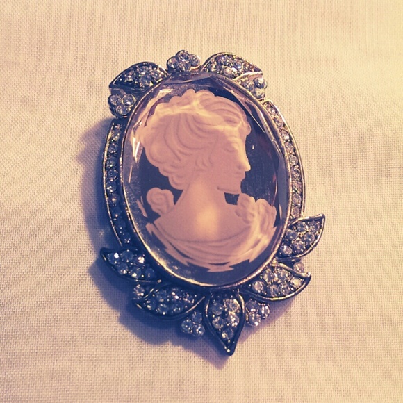 Jewelry - Cameo