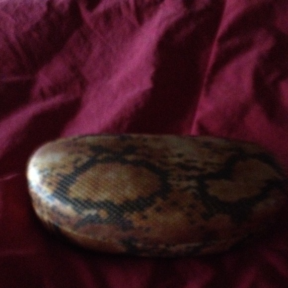 Faux snake textured linen interior