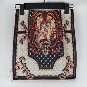 Unique and stylish body on skirt.