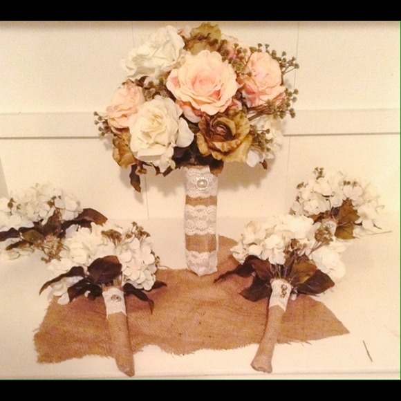 Set of bridal bouquet and 4 bridesmaids bouquets - Picture 1 of 4