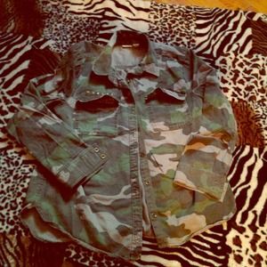 Camo button down 💥