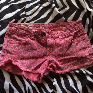 Pink cheetah print short shorts. 💜