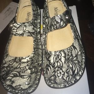 Algeria Black and White Lace Shoes with Strap