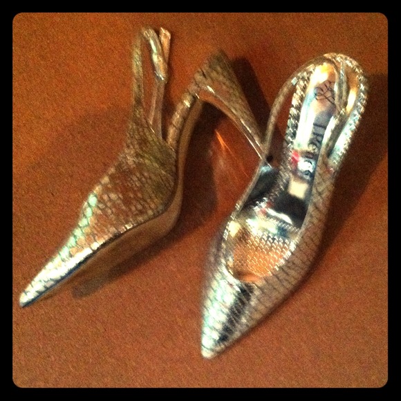 J. Renee Shoes taupe/silver snakeskin