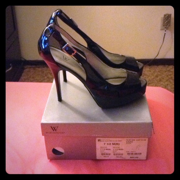 Size 71/2 black heels - Picture 1 of 3