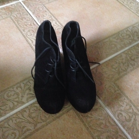 Black wedged booties