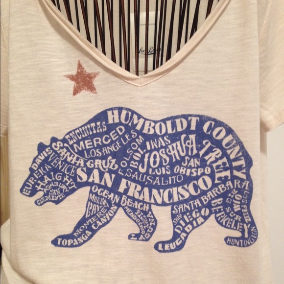 ❌SOLD❌California emblem v-neck loose t-shirt