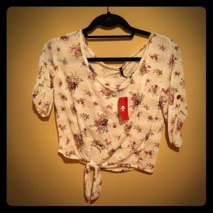 Cute floral and striped 1/4 sleeve crop shirt