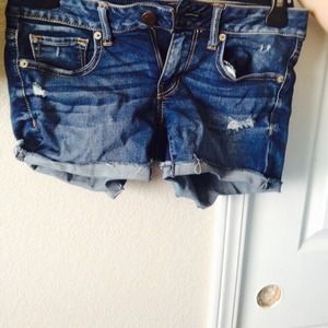 Short denim slightly destroyed