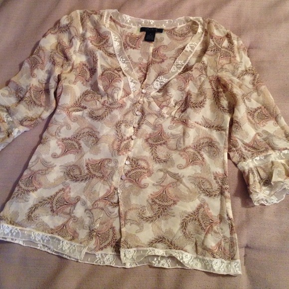 ✨consigning✨Brown/tan Paisley Top