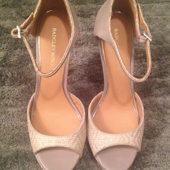 Badgley Mischka heels never worn!
