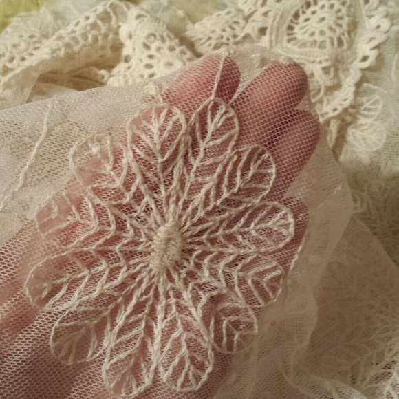 Cream lace blouse!!!! - Picture 4 of 4