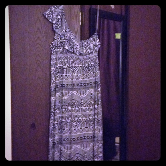 Black and white maxi dress - Picture 1 of 4