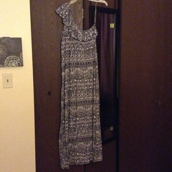 Black and white maxi dress - Picture 2 of 4