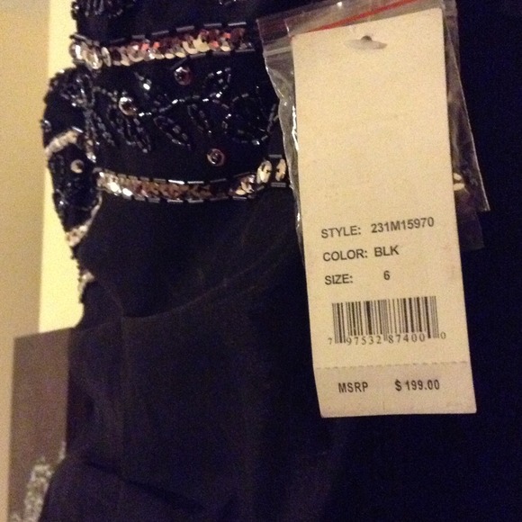 Black strapless gown - Picture 3 of 4