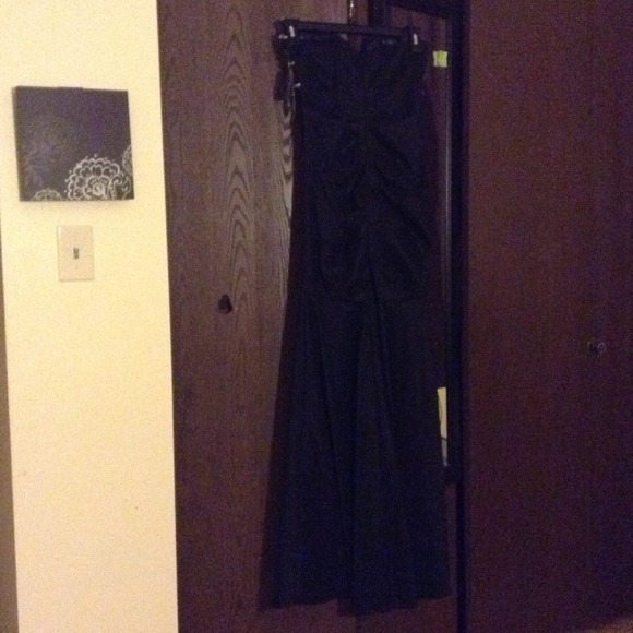 Black strapless gown - Picture 4 of 4