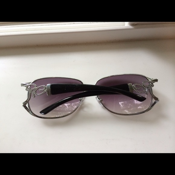 Sunglasses - Picture 3 of 4