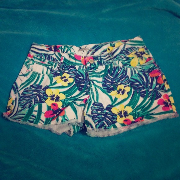 Old Navy Pants - NWOT shorts
