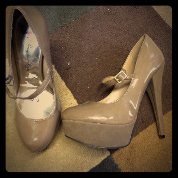 Brand new patent platform heels 6.5