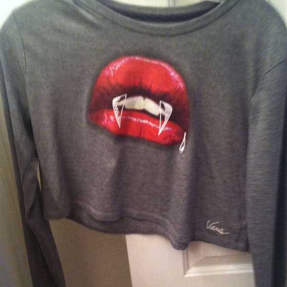 💋 vampire lips long sleeved crop top