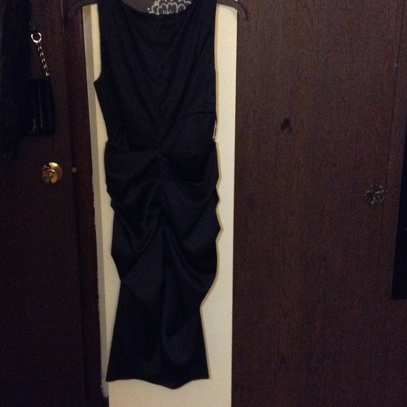 Black fitted dress - Picture 2 of 3