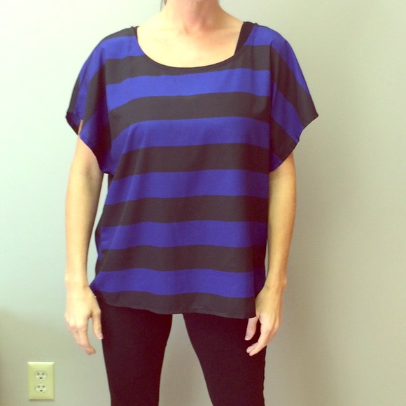 Black & blue top