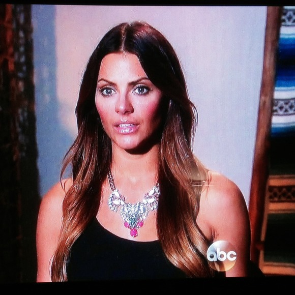 NWT STATEMENT NECKLACE