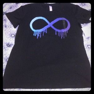 Infinity sign drip tee