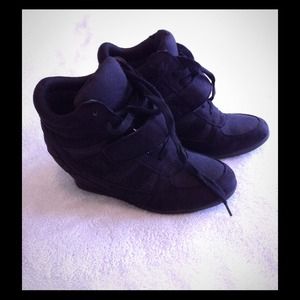 Black Sneaker Heels (size us7)