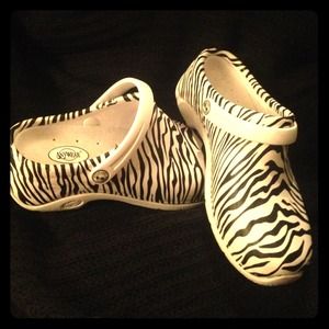 Zebra clogs
