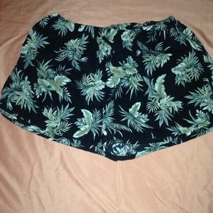 Leaf drawstring shorts