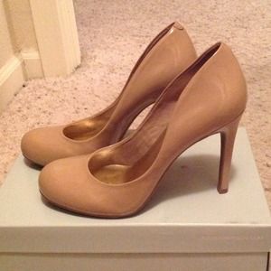 Jessica Simpson nude patent pumps, size 8