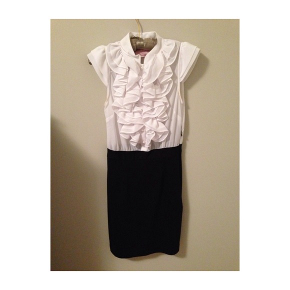 Romeo & Juliet Couture Black & White Ruffled Dress