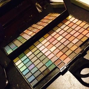 Eyeshadow pallet
