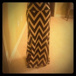 💃Reduced!💃Tan and black chevron long skirt