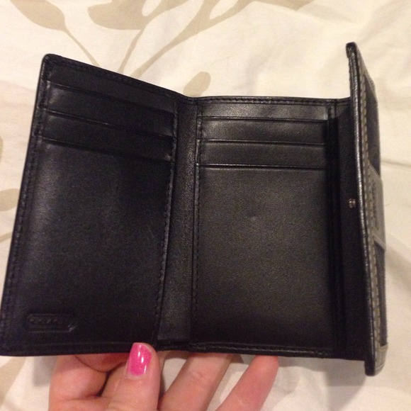 💯% Authentic Small Coach wallet - Picture 2 of 3
