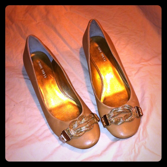 Tan leather Nine West mini wedges