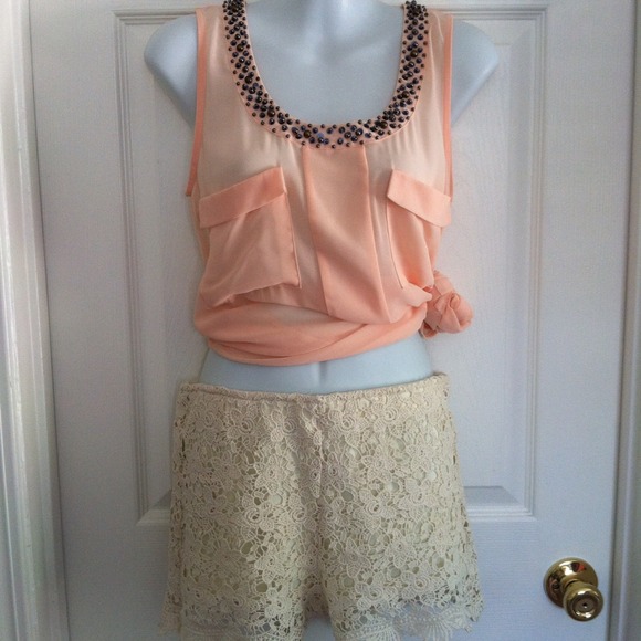 Off white lace shorts - Picture 3 of 4