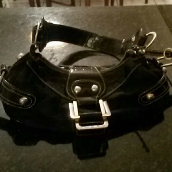 Used Guess purse. Black shoulder hobo style