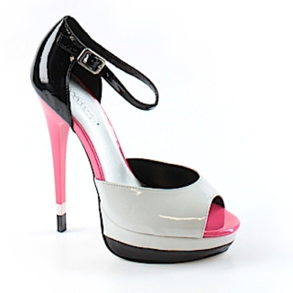 Shoedazzle heels/pumps sz 6