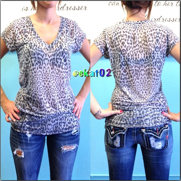 BEBE ADDICTION Sheer Leopard V-neck