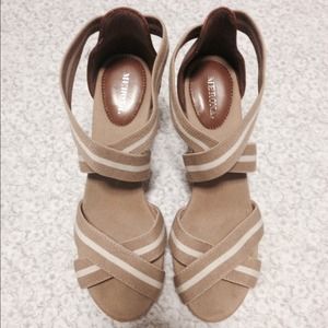 CUTE STRAPPY NUDE WEDGES!!! 4 IN. 🌸 SIZE 9.5
