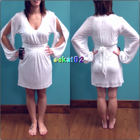 BEBE Split sleeve dress