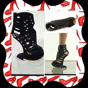 Privileged Banet Black gladiator style