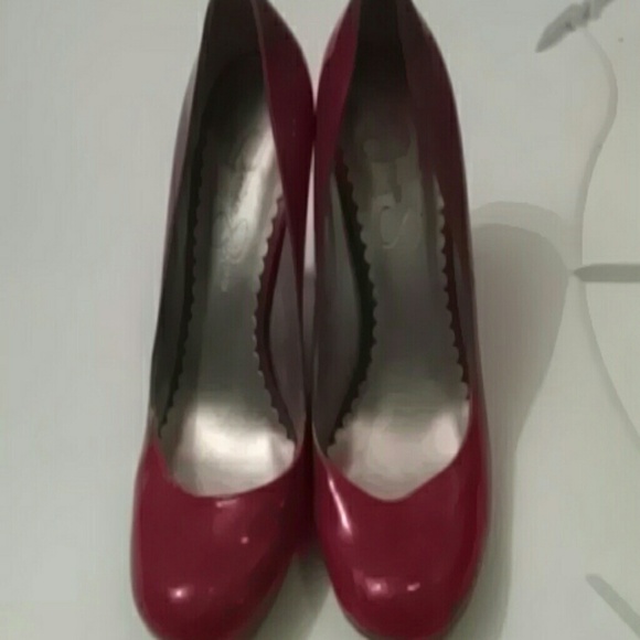 Red Jessica Simpson pumps