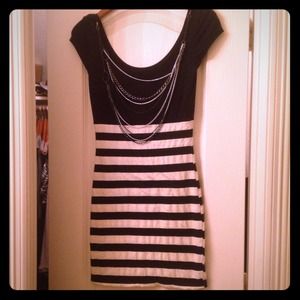 Black/white fitted dress