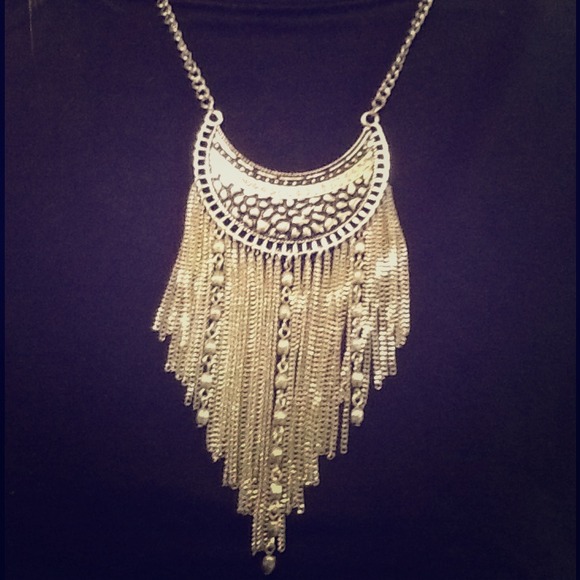 Fun, trendy, silver chain necklace. Perfect cod. - Picture 1 of 1
