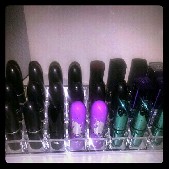 24 acrylic lipstick holder