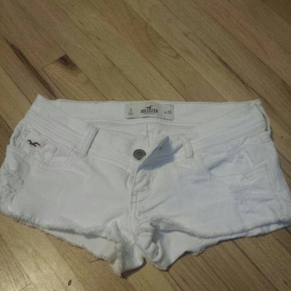 White Hollister shorts